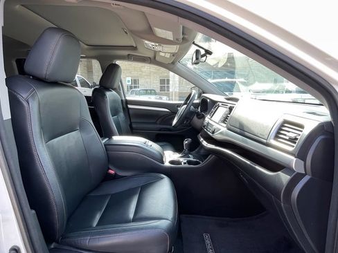Used 2015 Toyota Highlander XLE AWD/4WD image 30