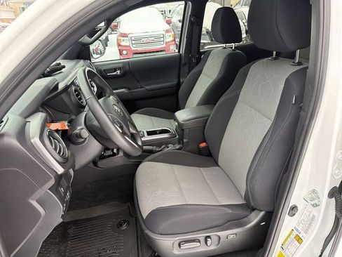 Used 2023 Toyota Tacoma TRD Off-Road image 13