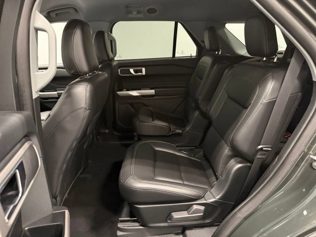 Used 2023 Ford Explorer XLT w/ Equipment Group 202A AWD/4WD image 27
