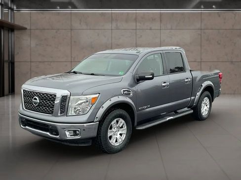Used 2017 Nissan Titan SV image 1