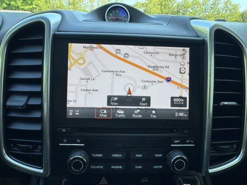 Used 2018 Porsche Cayenne AWD/4WD image 35