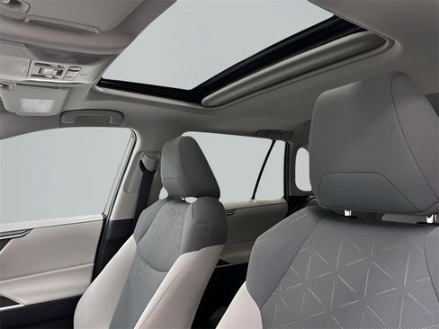 Used 2019 Toyota RAV4 XLE image 10