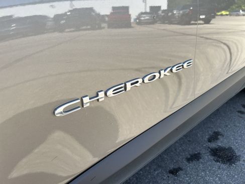 Used 2021 Jeep Cherokee Latitude Plus w/ Sun & Sound Group image 30