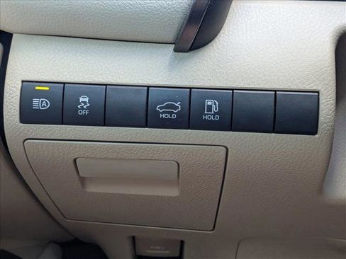 Used 2019 Toyota Camry LE w/ Sunroof Package FWD image 11