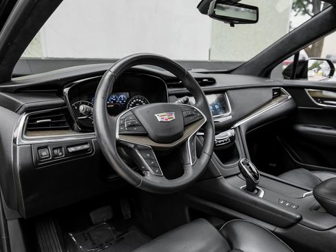 Used 2017 Cadillac XT5 Platinum AWD/4WD image 2