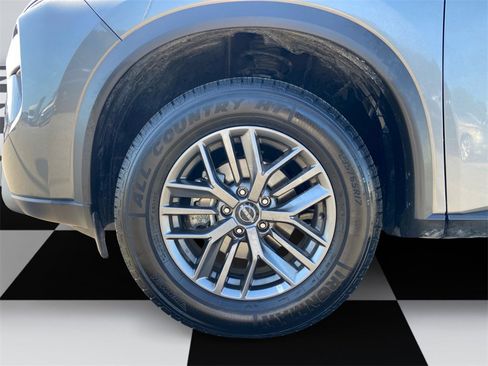 Used 2024 Nissan Rogue S image 14