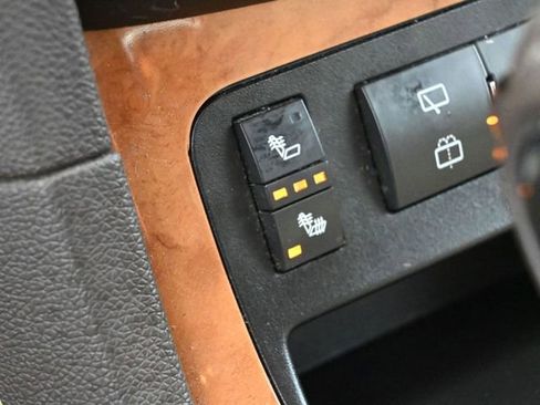 Used 2010 Buick Enclave CXL image 23