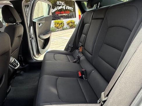 Used 2021 Chevrolet Malibu LT image 10