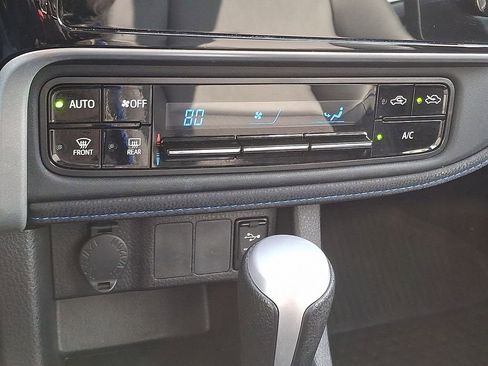 Used 2019 Toyota Corolla SE image 17