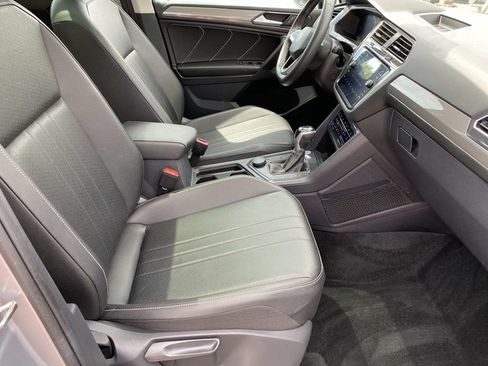 Used 2023 Volkswagen Tiguan SE AWD/4WD image 25