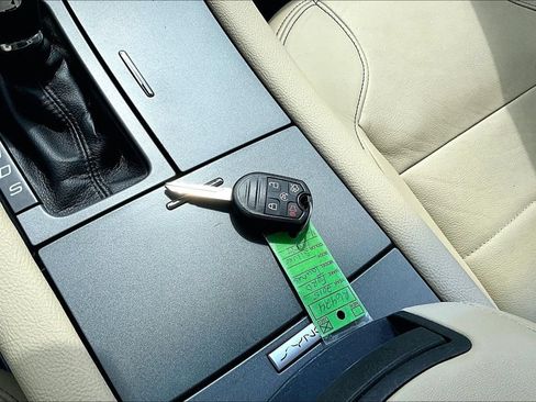 Used 2015 Ford Taurus SEL FWD image 11