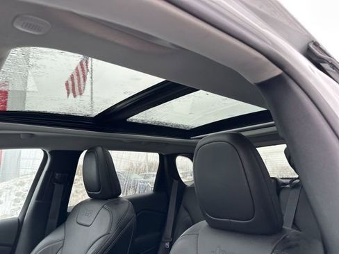 Used 2022 Jeep Cherokee Limited image 22