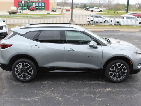 Used 2025 Chevrolet Blazer RS AWD/4WD image 9