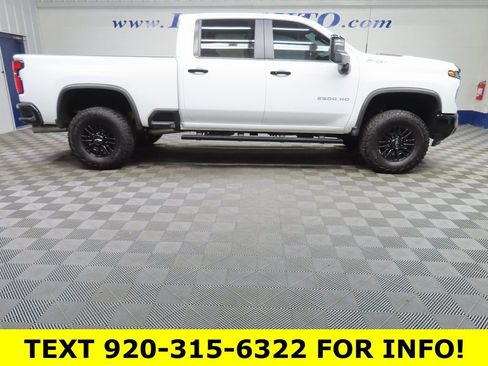 Used 2025 Chevrolet Silverado 2500 ZR2 w/ Technology Package image 2