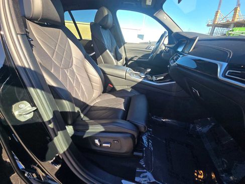 Used 2023 BMW X5 xDrive45e image 11