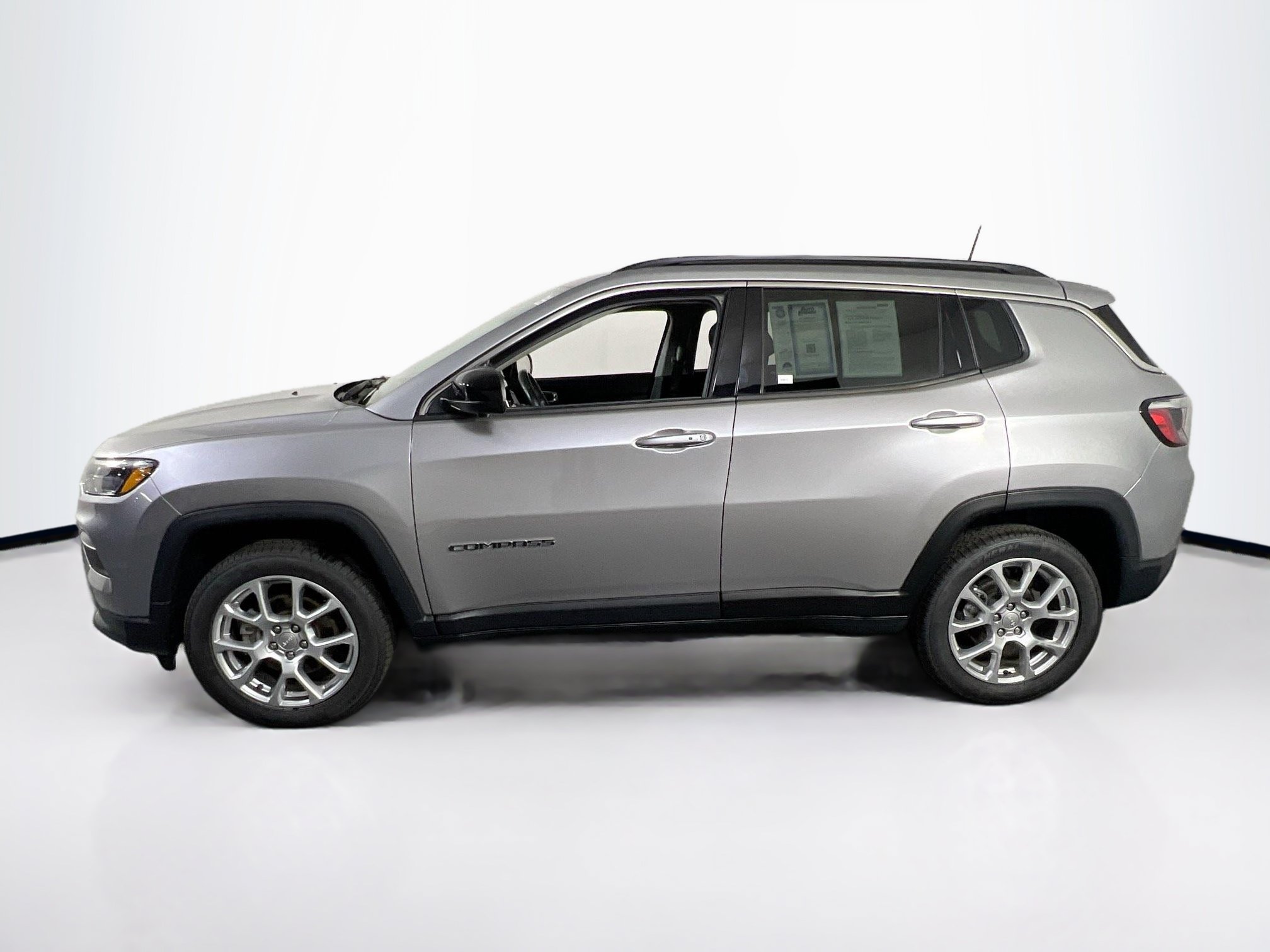Used 2022 Jeep Compass Latitude AWD/4WD image 8