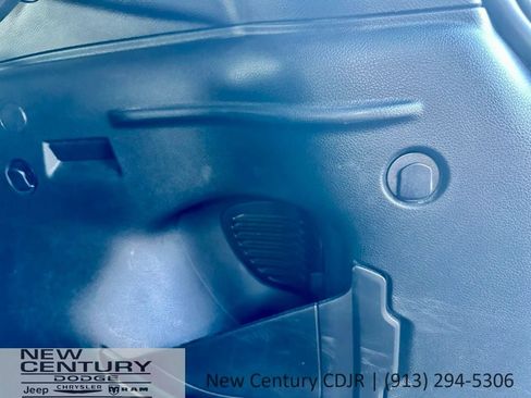 Used 2023 Jeep Renegade Latitude image 17