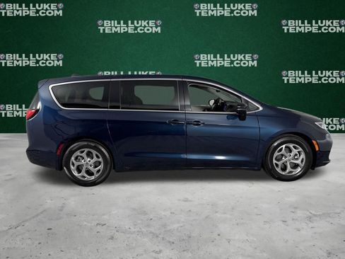 Used 2024 Chrysler Pacifica Limited image 6