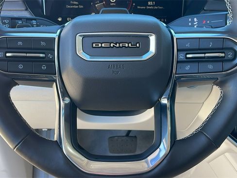 Used 2025 GMC Acadia Denali w/ Super Cruise Package image 22