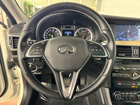 Used 2018 INFINITI QX30 Premium w/ Navigation Package image 19