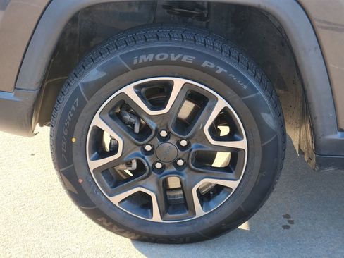 Used 2019 Jeep Compass Trailhawk w/ Cold Weather Group image 16