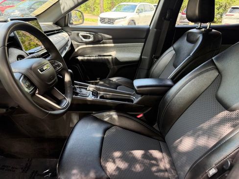 Used 2024 Jeep Compass Latitude AWD/4WD image 18