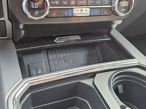 Certified 2022 Ford F450 Platinum w/ FX4 Off-Road Package image 30