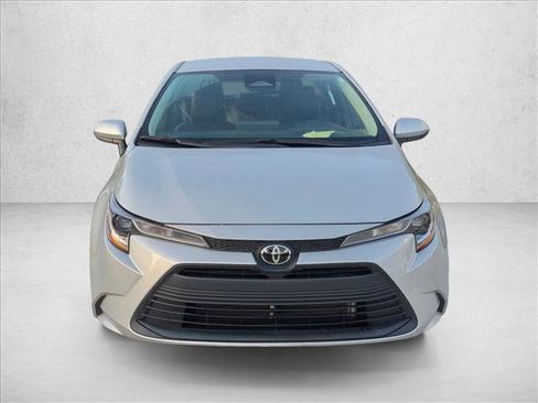 Used 2023 Toyota Corolla LE FWD image 2