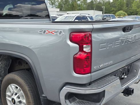 Used 2025 Chevrolet Silverado 2500 LT w/ Convenience Package AWD/4WD image 12