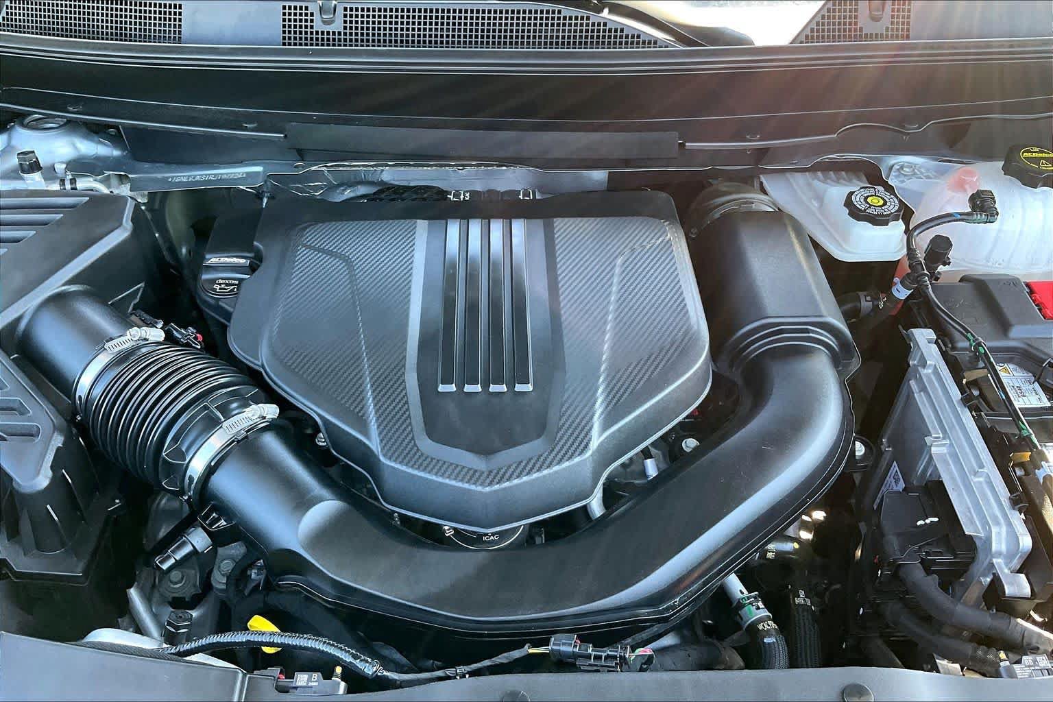 Used 2024 Chevrolet Traverse Z71 w/ LPO, Floor Liner Package AWD/4WD image 32