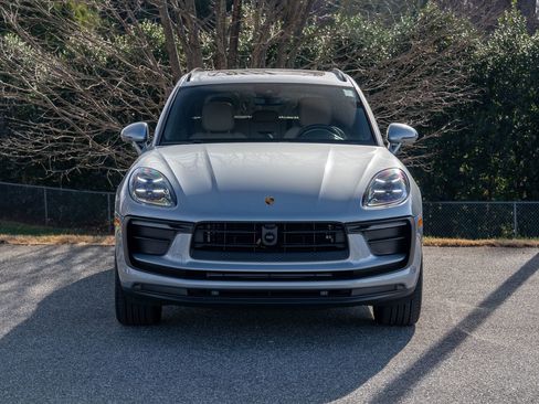 Certified 2025 Porsche Macan image 10