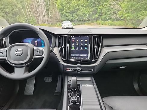 Certified 2025 Volvo XC60 T8 Core AWD/4WD image 32