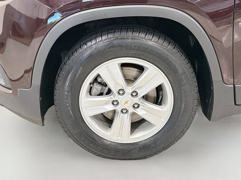 Used 2021 Chevrolet Trax LT w/ Driver Confidence Package FWD image 29