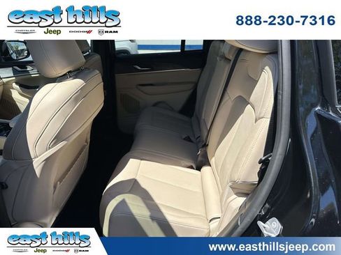 Certified 2023 Jeep Grand Cherokee Limited w/ Luxury Tech Group II AWD/4WD image 19