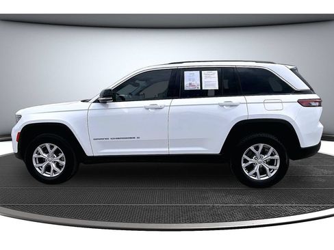 Certified 2022 Jeep Grand Cherokee Limited AWD/4WD image 17