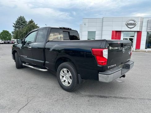 Used 2018 Nissan Titan SV AWD/4WD image 3