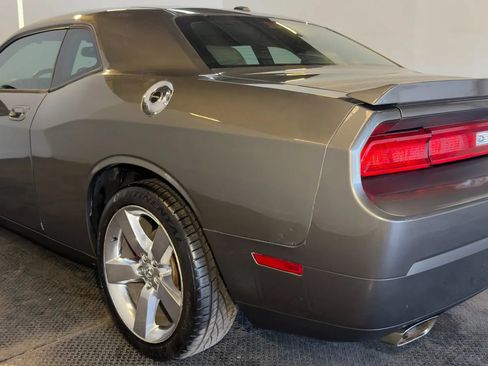 Used 2010 Dodge Challenger R/T RWD image 6