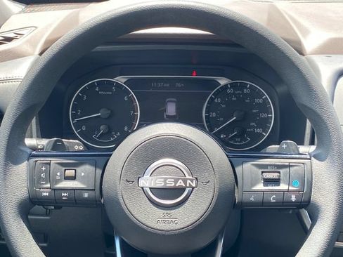 Used 2023 Nissan Rogue SV FWD image 8