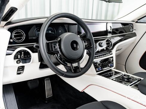 Used 2024 Rolls-Royce Spectre w/ Spectre Launch Package image 34