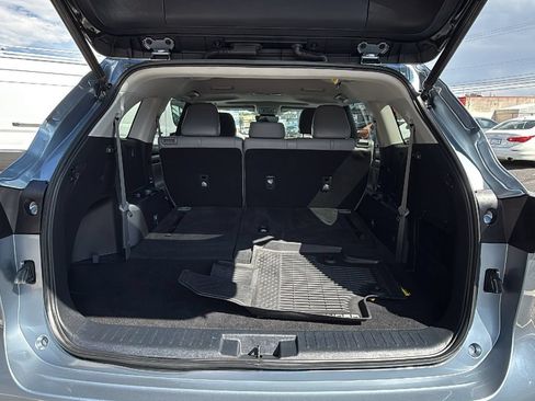 Used 2021 Toyota Highlander XLE AWD/4WD image 14