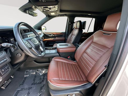 Used 2023 GMC Yukon Denali Ultimate w/ LPO, Floor Liner Package AWD/4WD image 23