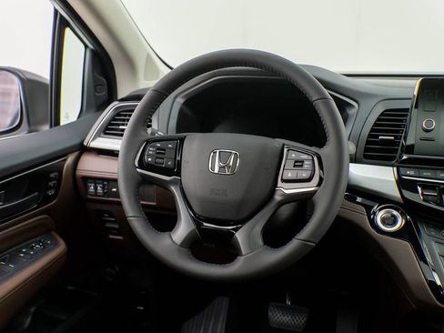 New 2026 Honda Odyssey Touring image 11