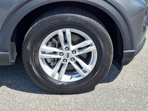 Used 2023 Ford Explorer XLT AWD/4WD image 8