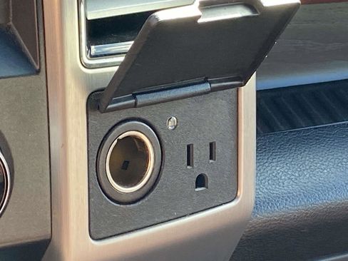 Used 2019 Ford F150 Platinum w/ Equipment Group 701A Luxury image 19