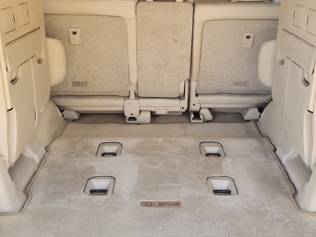 Used 2021 Lexus LX 570 4WD w/ Luxury Package image 32