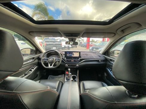 Used 2023 Nissan Altima 2.5 SR w/ SR Premium Package image 6