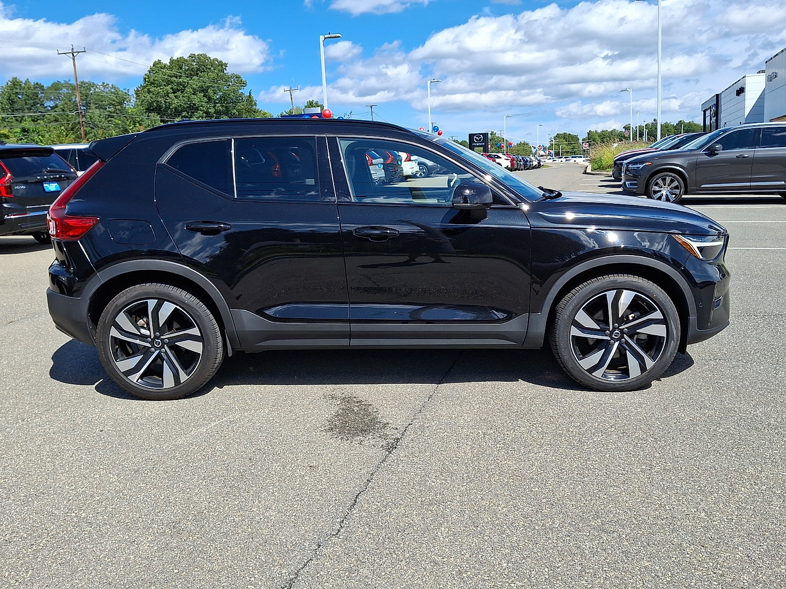Used 2024 Volvo XC40 B5 Plus w/ Protection Package Premier AWD/4WD image 8
