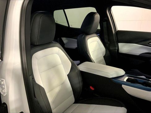 Used 2025 Chevrolet Equinox EV LT FWD image 7