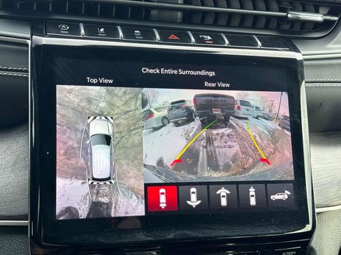 Used 2024 Jeep Grand Cherokee L Limited w/ Luxury Tech Group II image 21