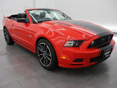Used 2013 Ford Mustang GT Premium RWD image 2